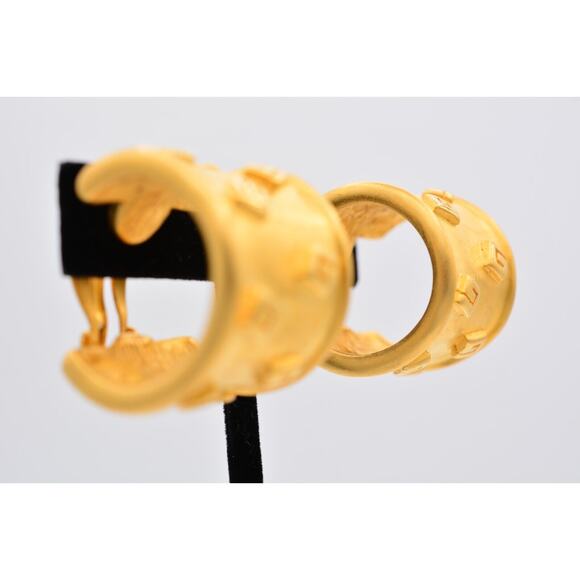 Givenchy Vintage Logo Clip On Earrings Chunky Brushed Gold Signed NOS 1980s Bin7 - Picture 5 of 12